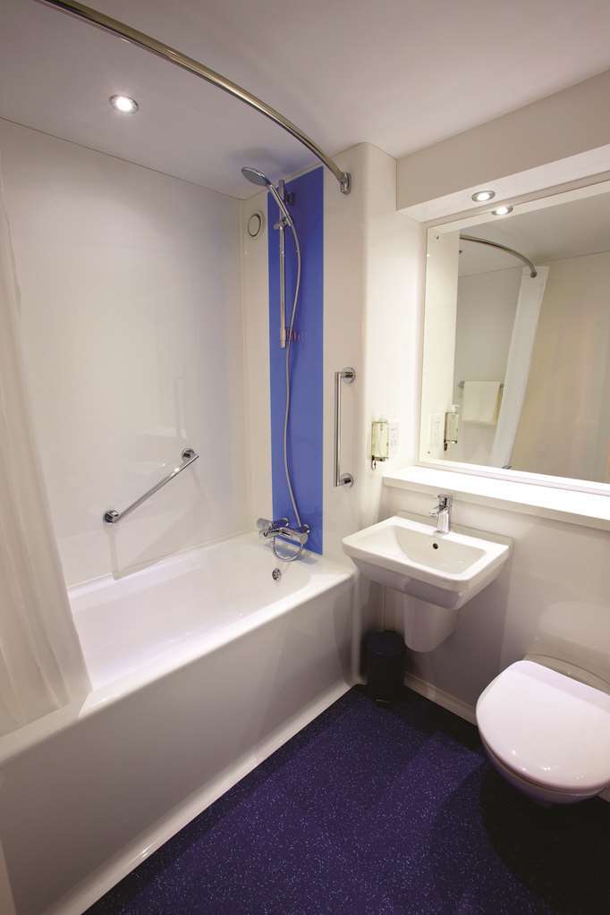 Travelodge Bromsgrove Marlbrook Room photo